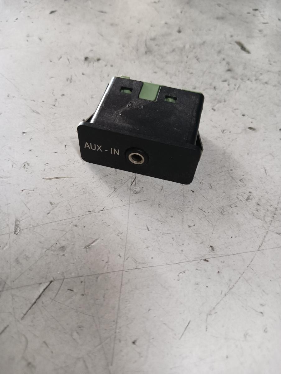 Mufa auxiliara  BMW X1 I (E84) [ 2009 - 2015 ] OEM 9241330