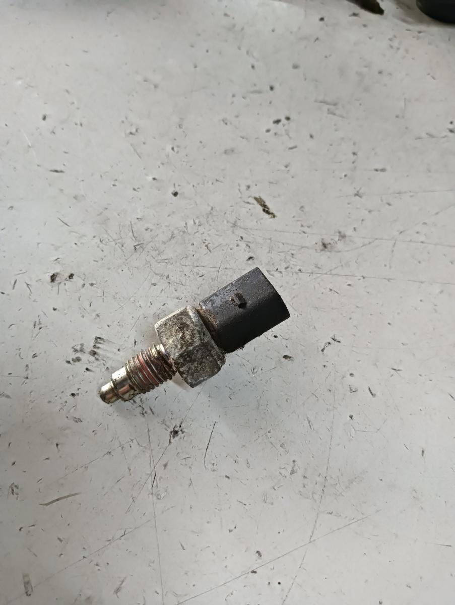 Senzor temperatura combustibil SKODA OCTAVIA II Combi (1Z5) [ 2004 - 2013 ] – foto 2