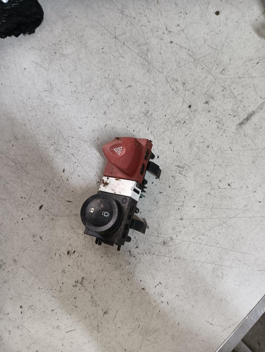 Buton avarie RENAULT MEGANE II (BM0/1_, CM0/1_) [ 2001 - 2012 ]