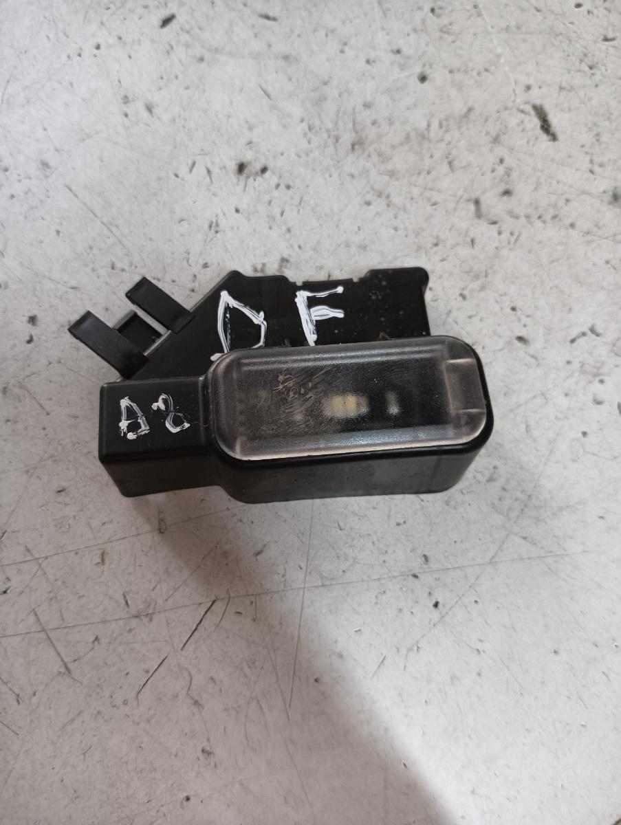 Lampa interior dreapta fata AUDI A8 III (4H2, 4H8, 4HC, 4HL) [ 2009 - 2018 ]