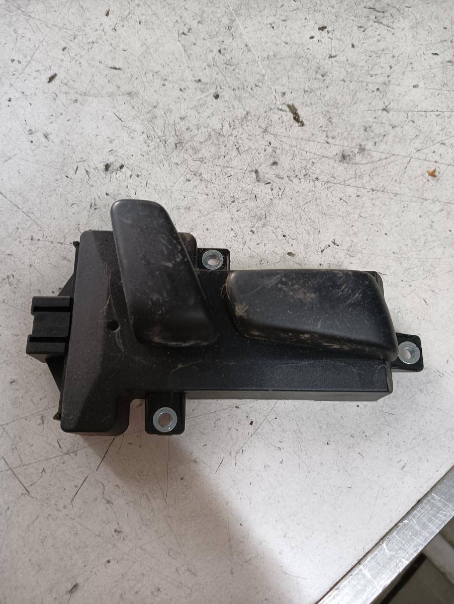 Buton reglaj scaun  dreapta fata AUDI A8 III (4H2, 4H8, 4HC, 4HL) [ 2009 - 2018 ] OEM 8k0959748