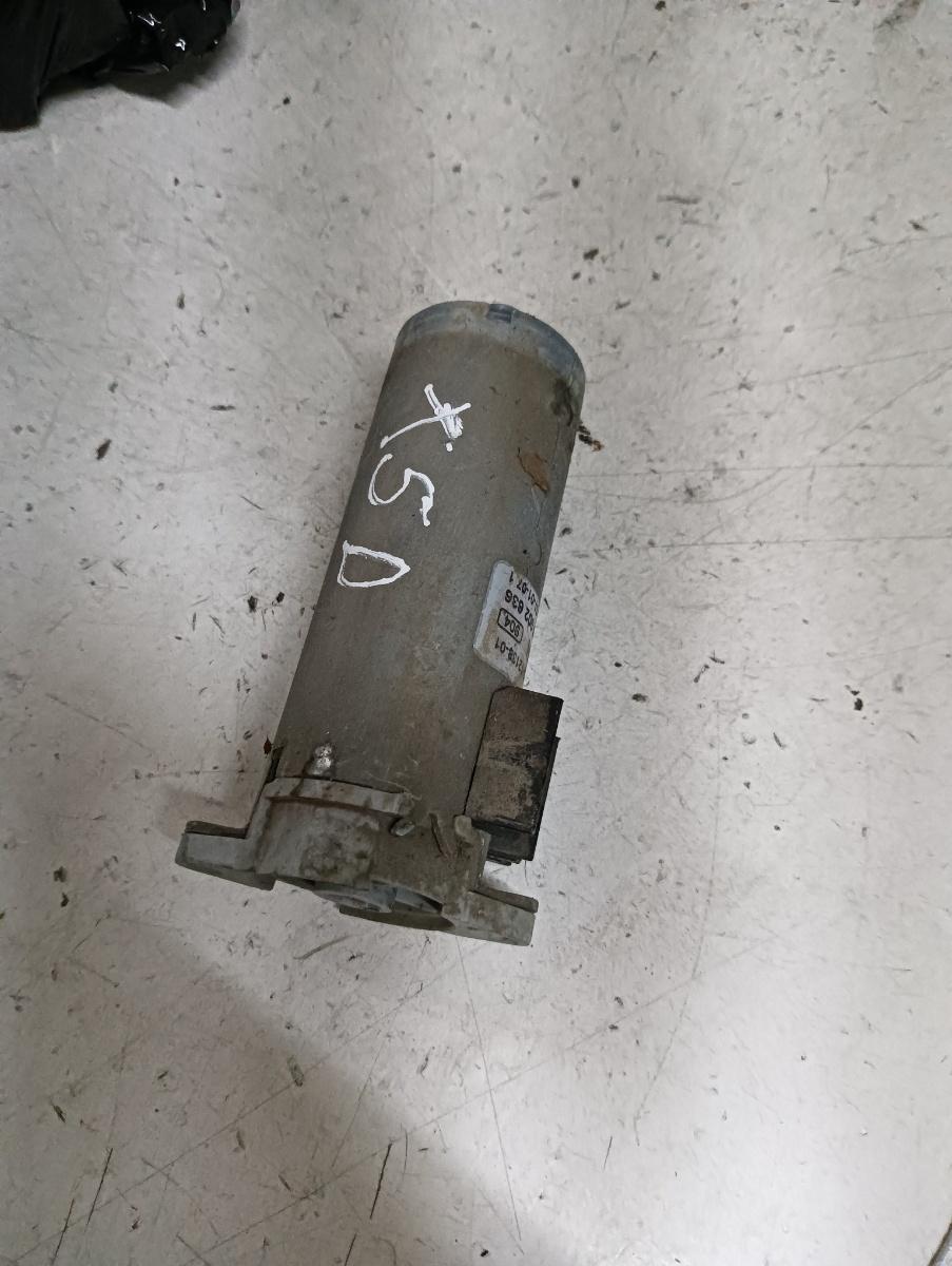 Motoras scaun dreapta fata BMW X5 II (E70) [ 2006 - 2013 ] OEM 0130002636