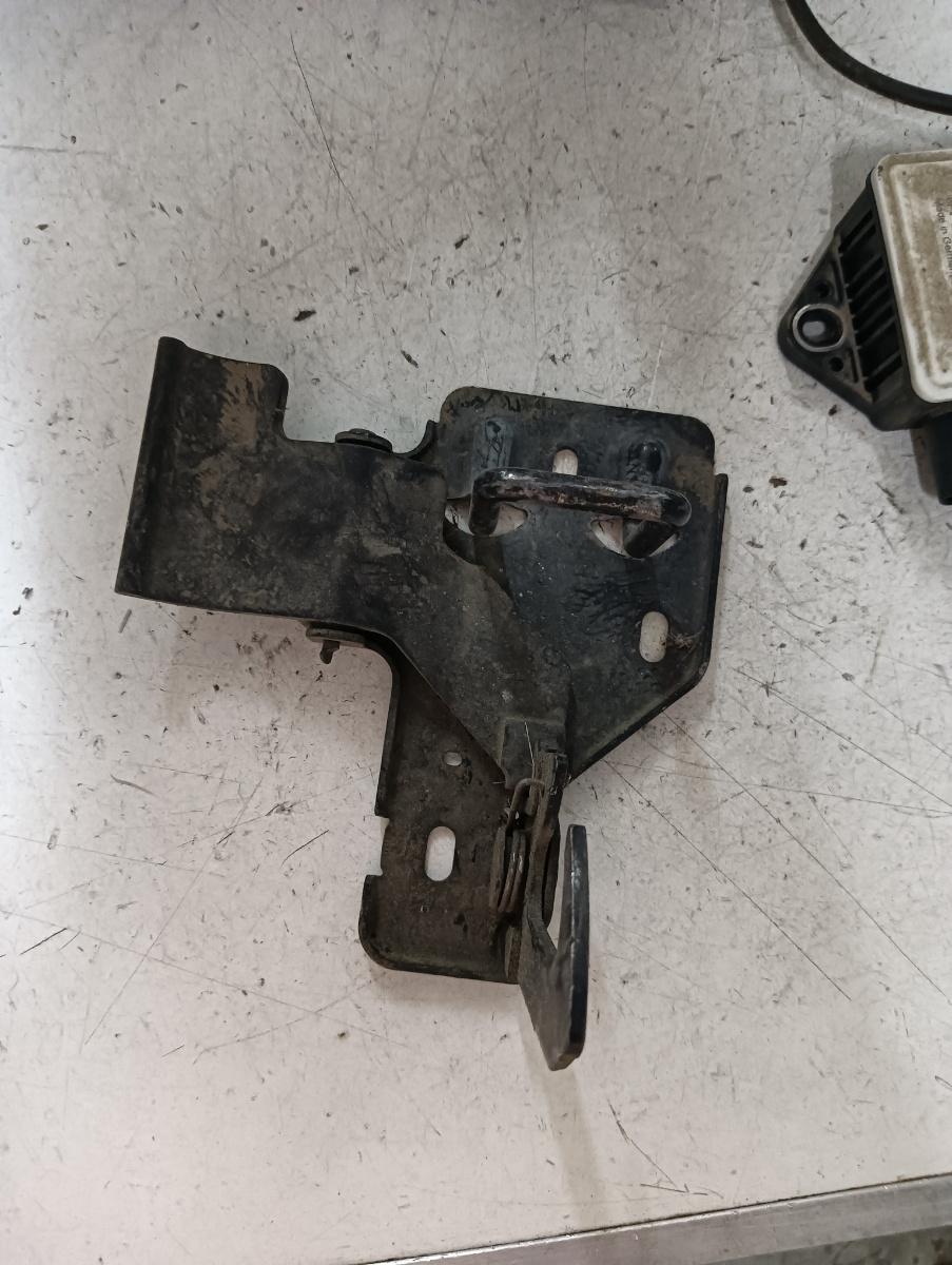 Incuietoare capota  AUDI A4 III (8EC, B7) [ 2004 - 2008 ]