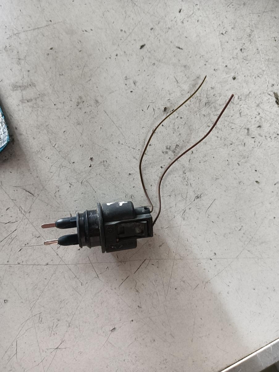 Senzor nivel lichid parbriz  AUDI A4 III (8EC, B7) [ 2004 - 2008 ] OEM 1j0973202