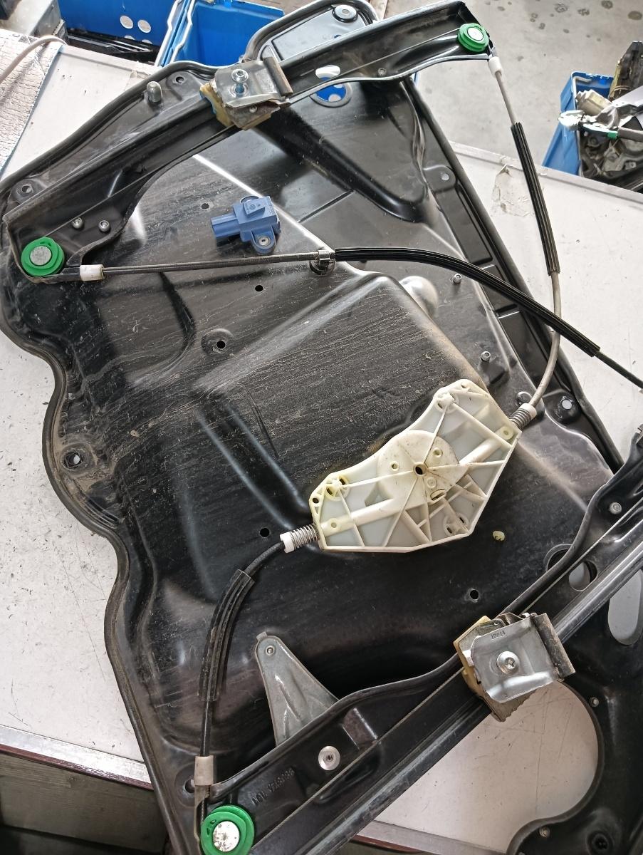 Macara geam electric  dreapta fata VOLKSWAGEN PASSAT Variant (3C5) [ 2005 - 2011 ] OEM 3c18377561