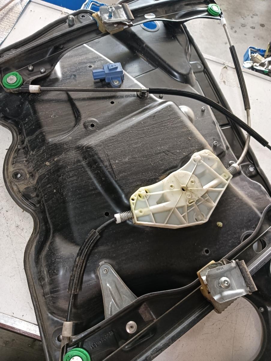 Macara geam electric  dreapta fata VOLKSWAGEN PASSAT Variant (3C5) [ 2005 - 2011 ] OEM 3c18377561 – foto 2