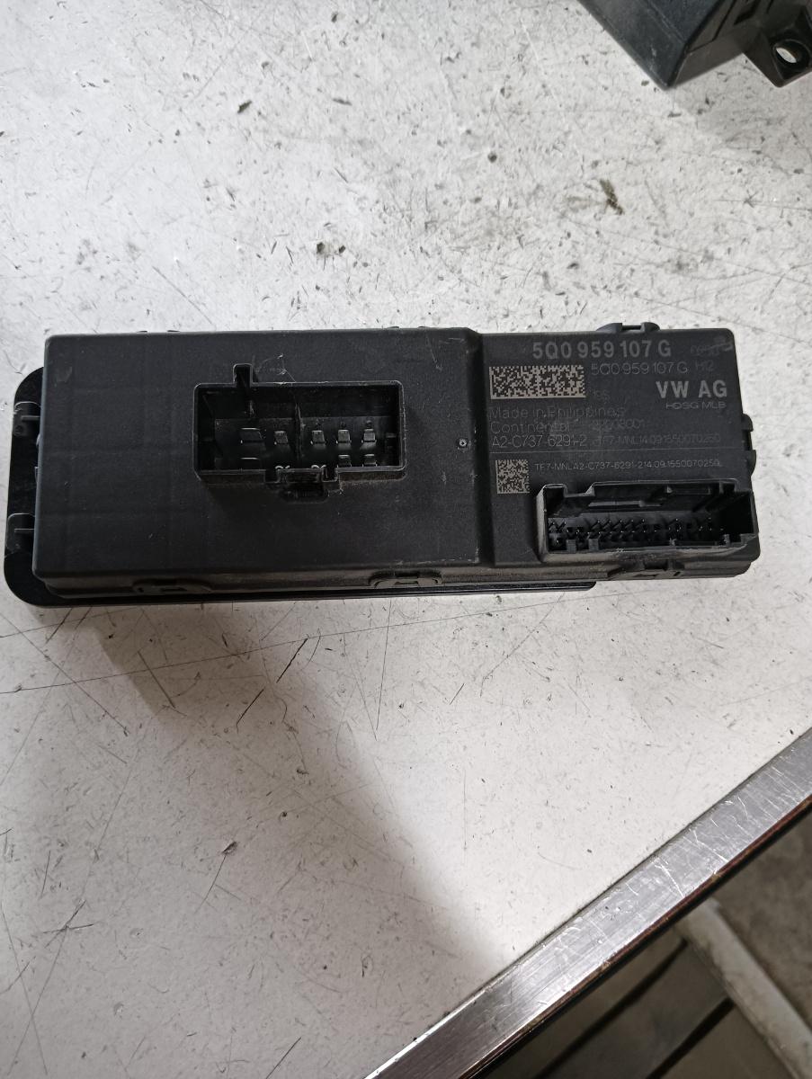 Modul calculator portbagaj  VOLKSWAGEN (SVW) PASSAT (B8) [ 2016 - > ] OEM 5q0959107g