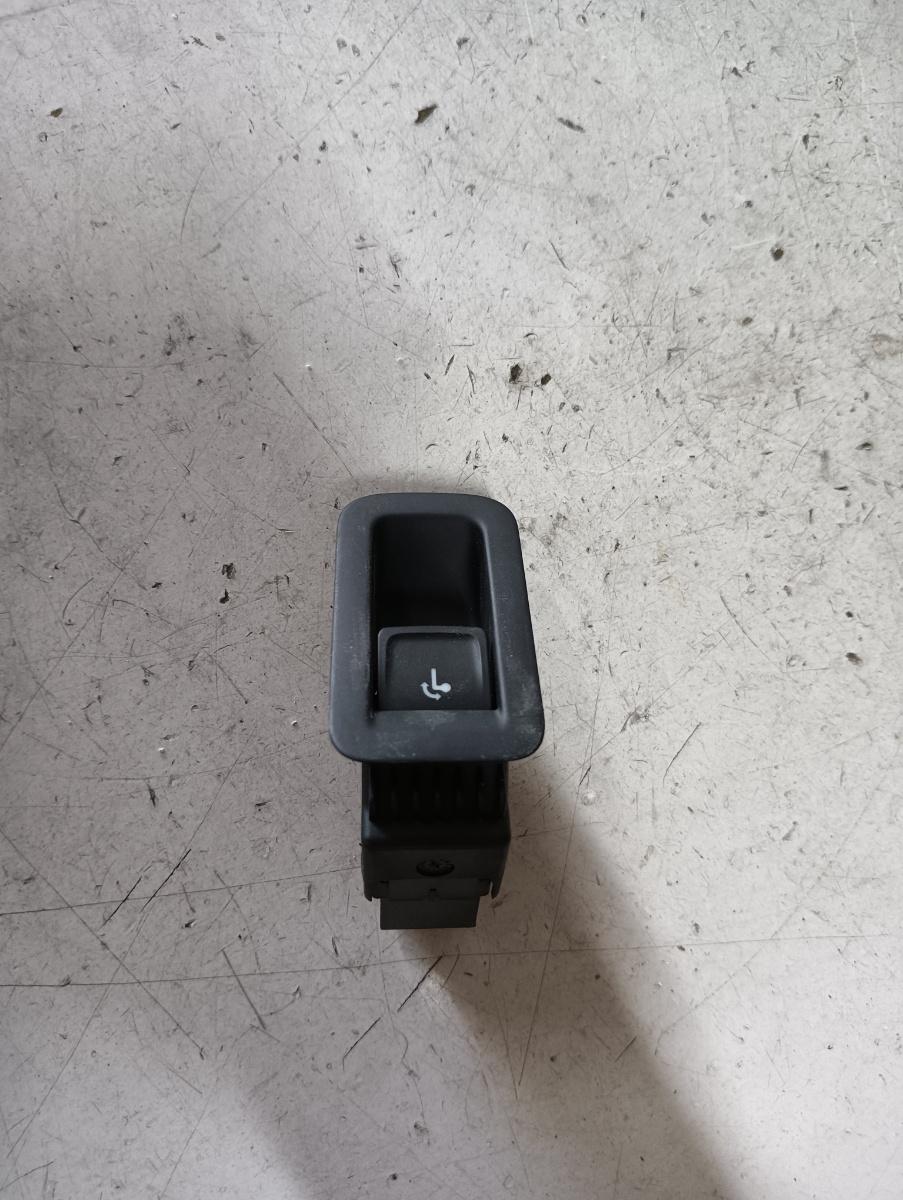 Buton geamuri electrice dreapta spate VOLKSWAGEN PASSAT 3G2 2014 -> 5g0868345