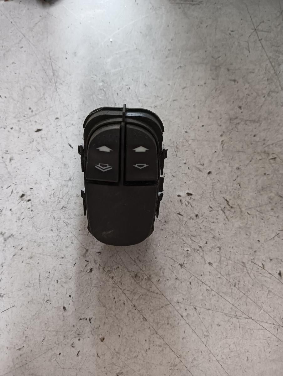 Buton geamuri electrice stanga fata FORD FOCUS Hatchback  (DAW, DBW) [ 1998 - 2007 ]