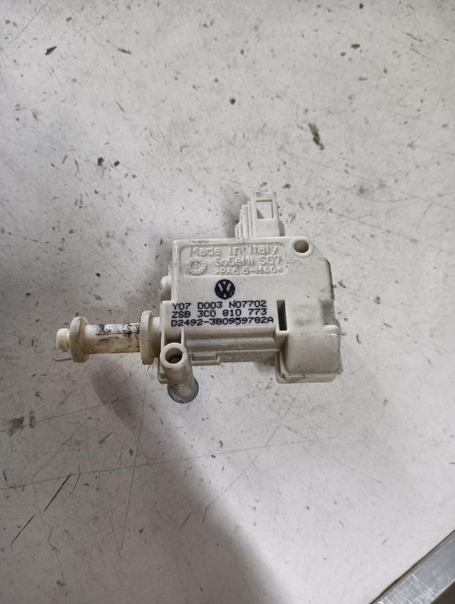 Motoras deschidere rezervor  VOLKSWAGEN PASSAT (3C2) [ 2005 - 2010 ] OEM 3c0810773