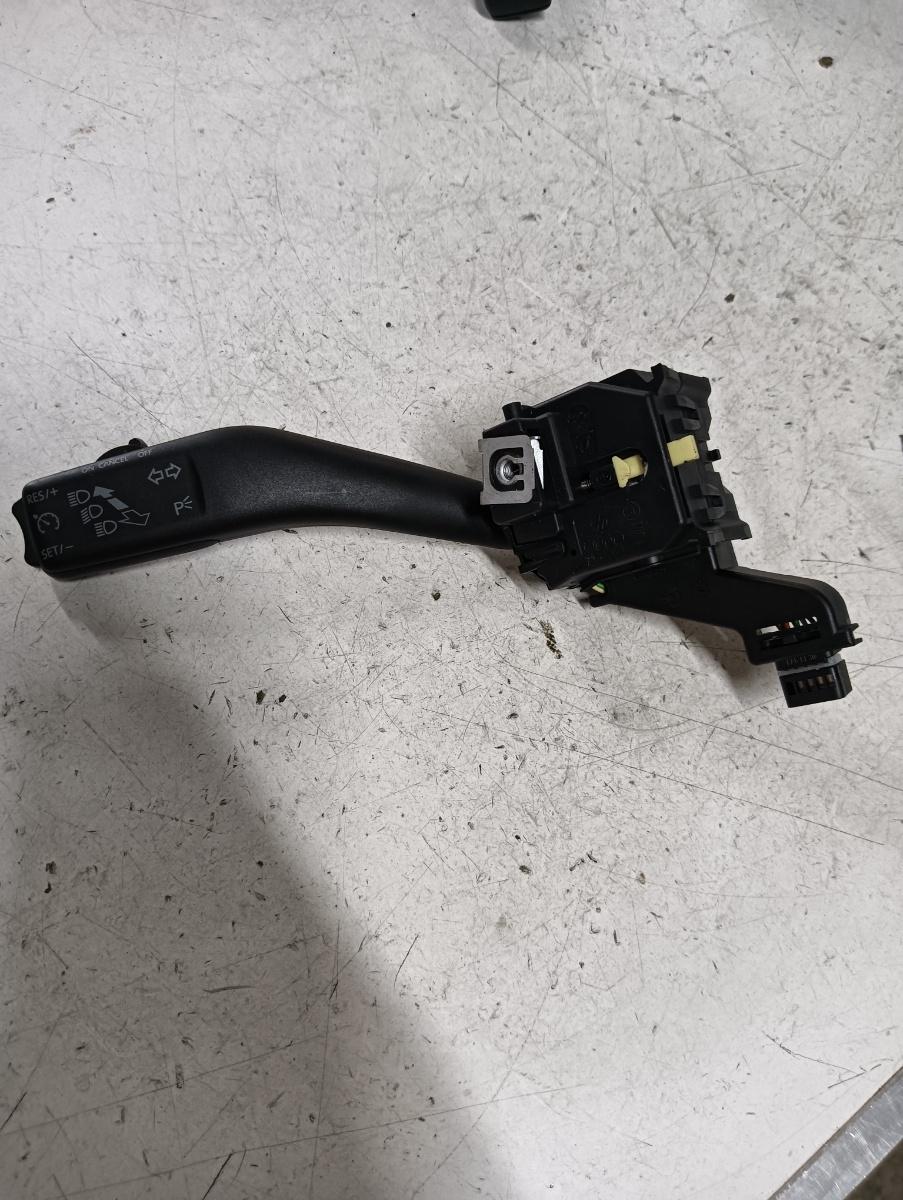 Maneta semnalizare VOLKSWAGEN GOLF V Variant (1K5) [ 2007 - 2009 ] OEM 1k0953513g