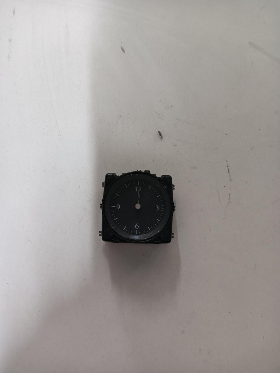 Ceas bord VOLKSWAGEN PASSAT 3G2 2014 - > 3g0919204c
