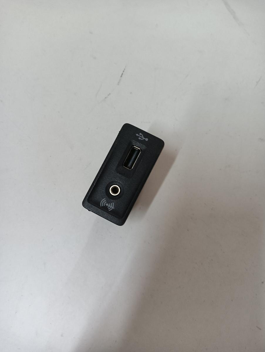 Auxiliar/usb VOLKSWAGEN PASSAT 3G2 2014 - > 5g0035222
