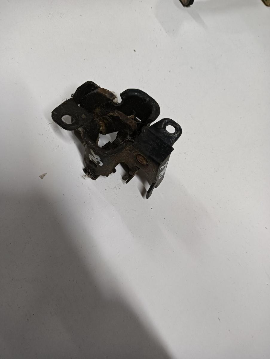 Incuietoare usa  stanga MERCEDES-BENZ CLS C219 2004 - 2011