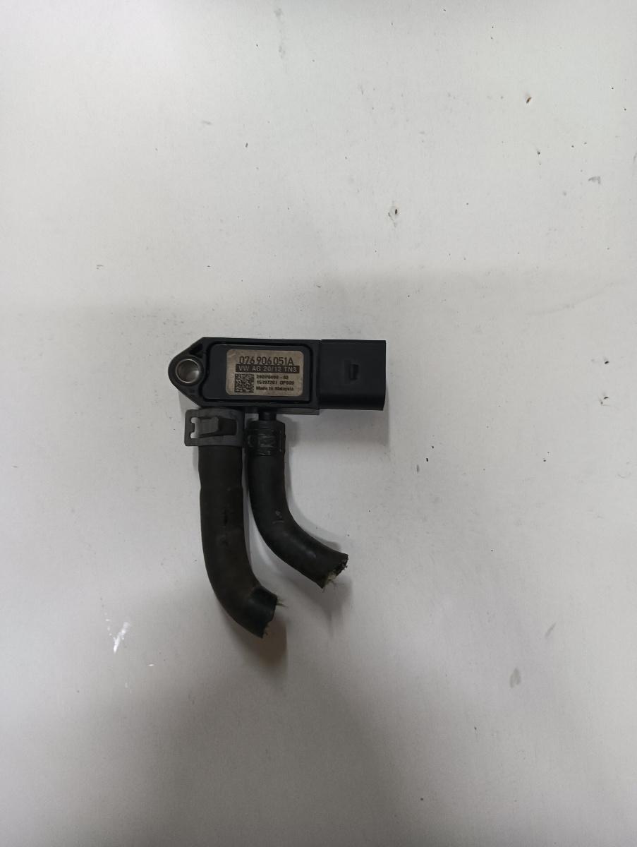 Senzor presiune  VOLKSWAGEN GOLF V 1K1 2003 - 2009 1.9 TDI BKC, BLS, BXE 076906051a