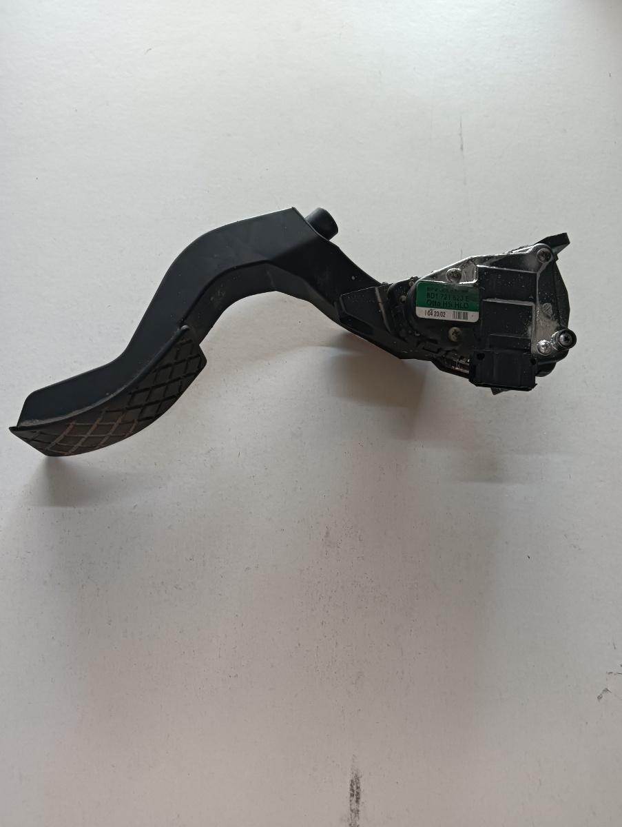 Pedala acceleratie  VOLKSWAGEN PASSAT Estate 3B5 1997 - 2001, Sedan 1.6 1.6 ADP, AHL, ANA, ARM 8d1721523e