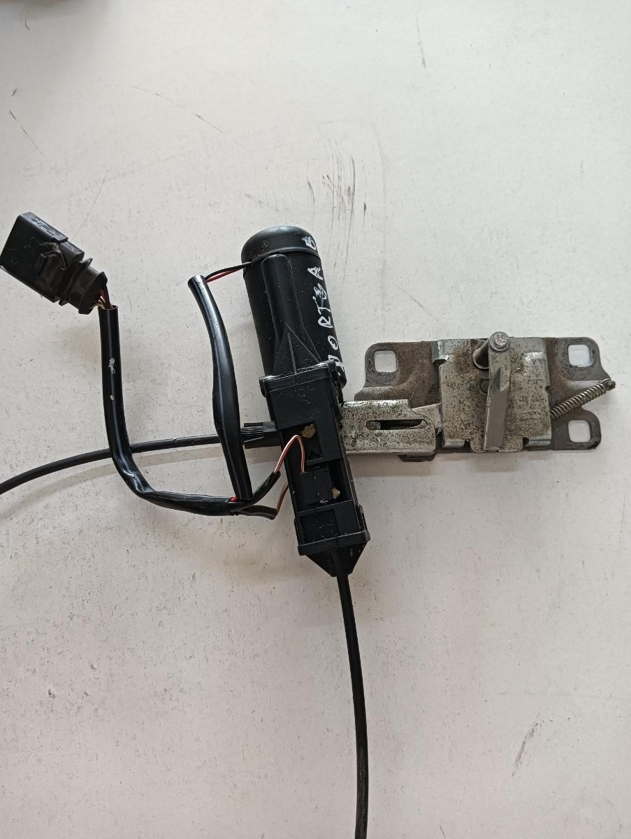 Motoras incuietoare portbagaj  AUDI A8 II 4E2, 4E8 2002 - 2010