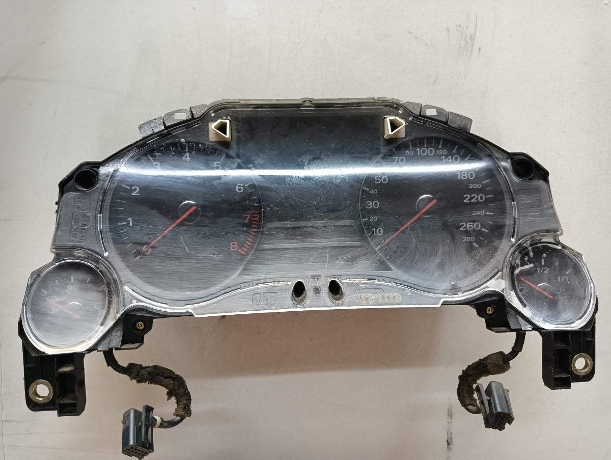 Ceasuri bord  AUDI A8 II 4E2, 4E8 2002 - 2010 4e0920900t