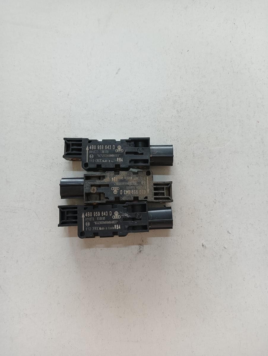 Senzor impac airbag  AUDI A8 II 4E2, 4E8 2002 - 2010 4b0959643d