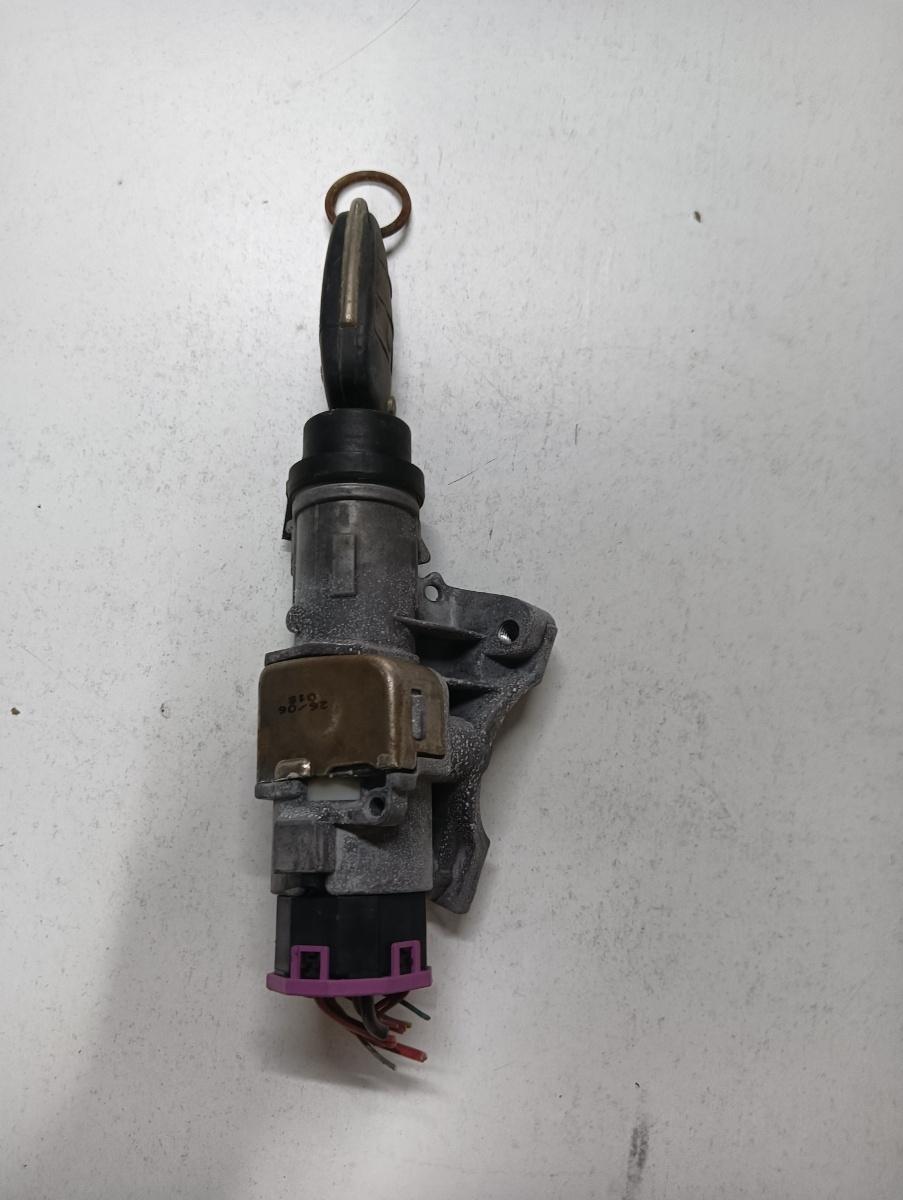 Contact cu cheie AUDI A4 III 8EC, B7 2004 - 2008 4b0905851
