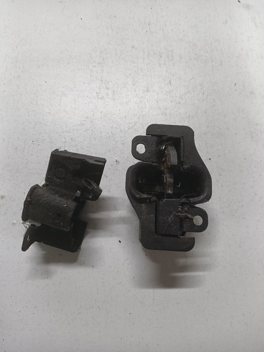 Broasca incuietoare capota  MERCEDES-BENZ C-CLASS II W203  2000 - 2007 A2038800060