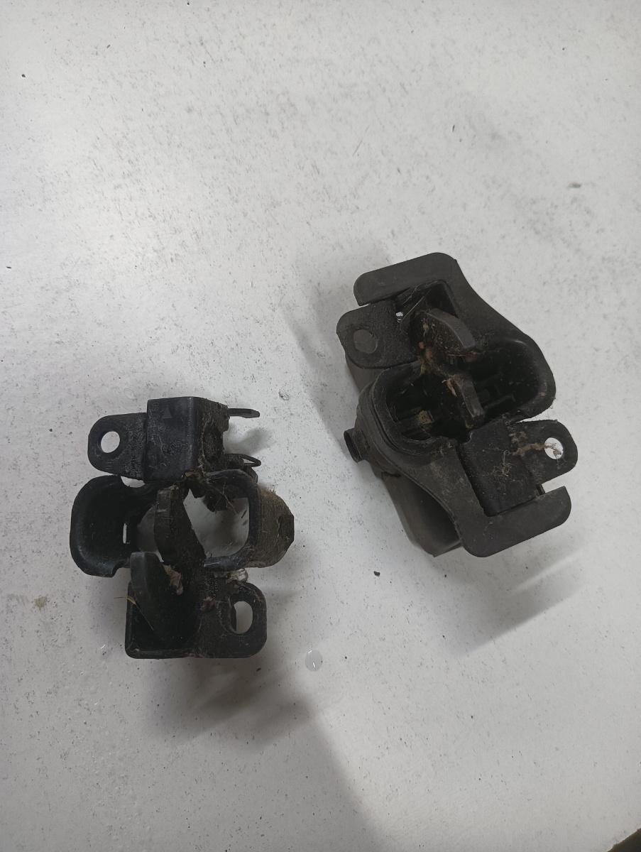 Broasca incuietoare capota  MERCEDES-BENZ C-CLASS II W203  2000 - 2007 A2038800060 – foto 2