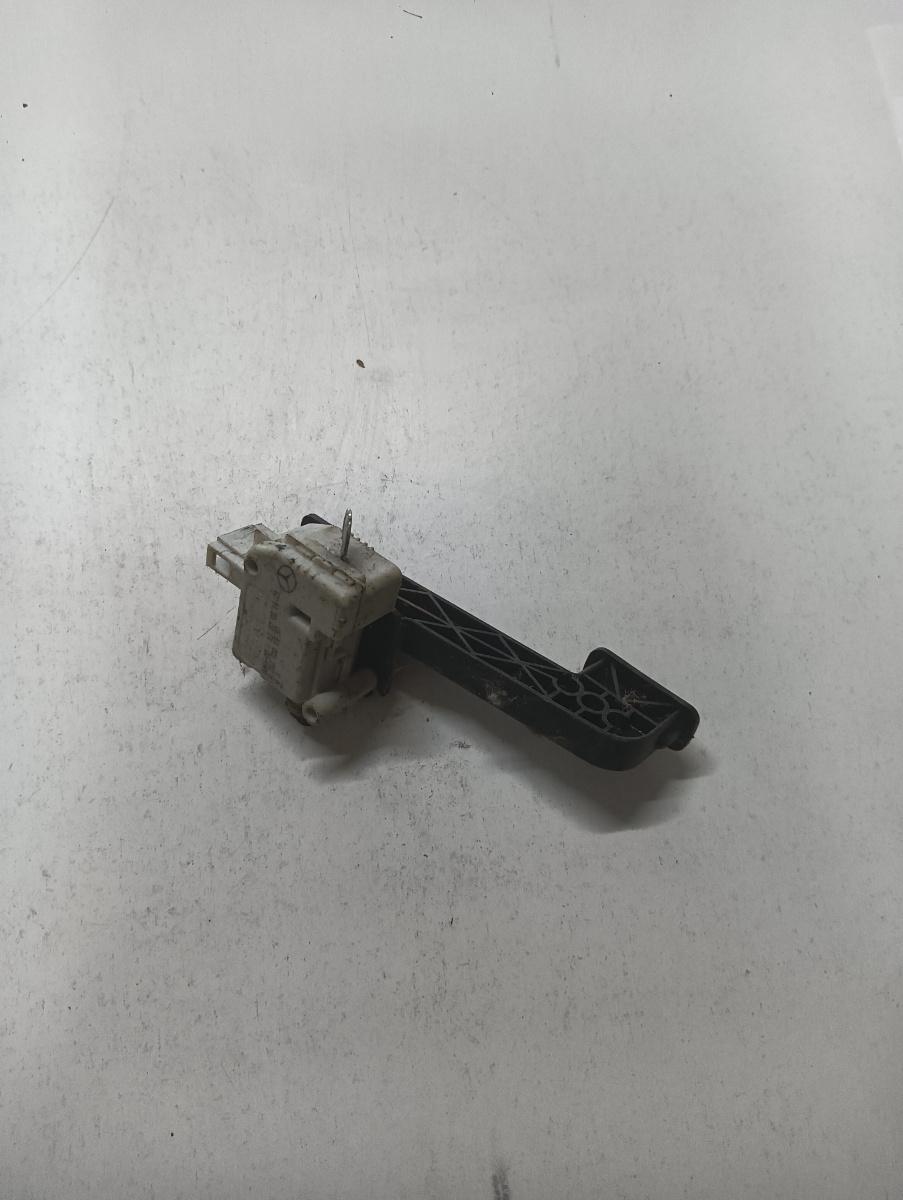 Motoras deschidere rezervor  MERCEDES-BENZ C-CLASS II W203  2000 - 2007 A2038201997