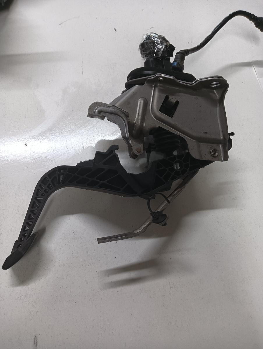 Pedala de acceleratie FORD FOCUS IV HN 2018 - > EcoBoost B7DA Jx617b633ac
