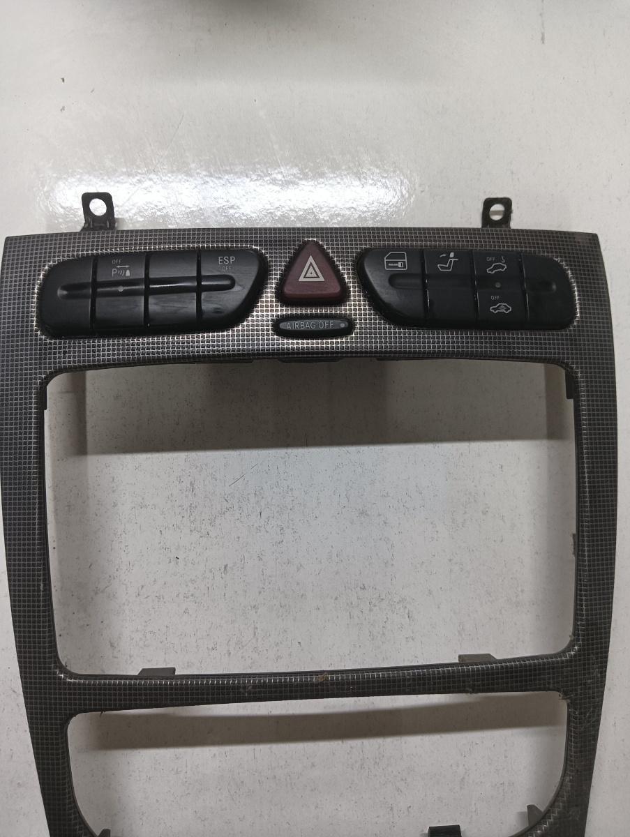 Ornament cu butoane consola centrala MERCEDES-BENZ C-CLASS II W203  2000 - 2007 2038216358 – foto 2
