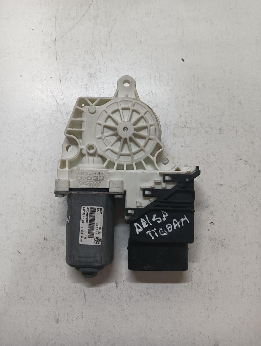 Motoras geam pivotant dreapta spate VOLKSWAGEN TIGUAN 5N_ 2007 - > C12682100