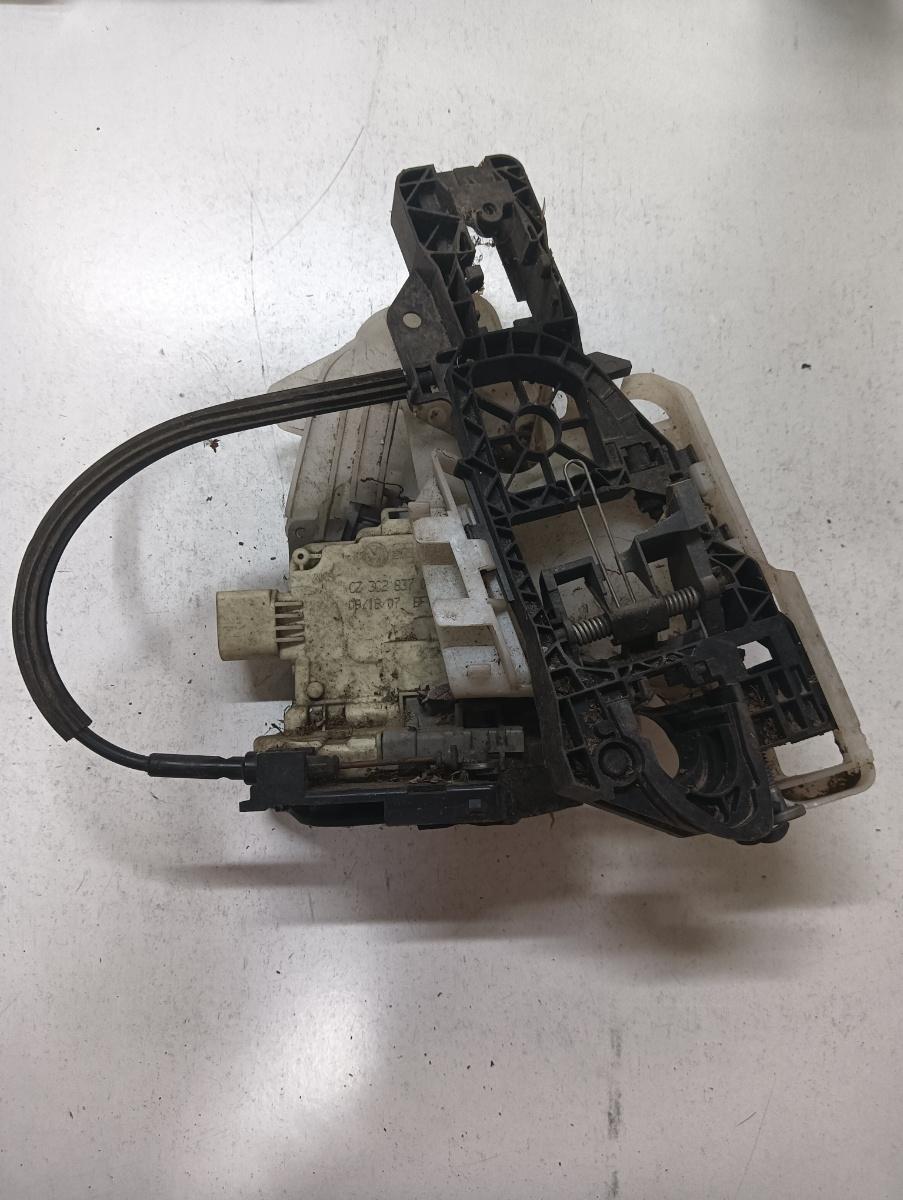Broasca usa stanga fata VOLKSWAGEN PASSAT 3C2 2005 - 2010 3c2837015a