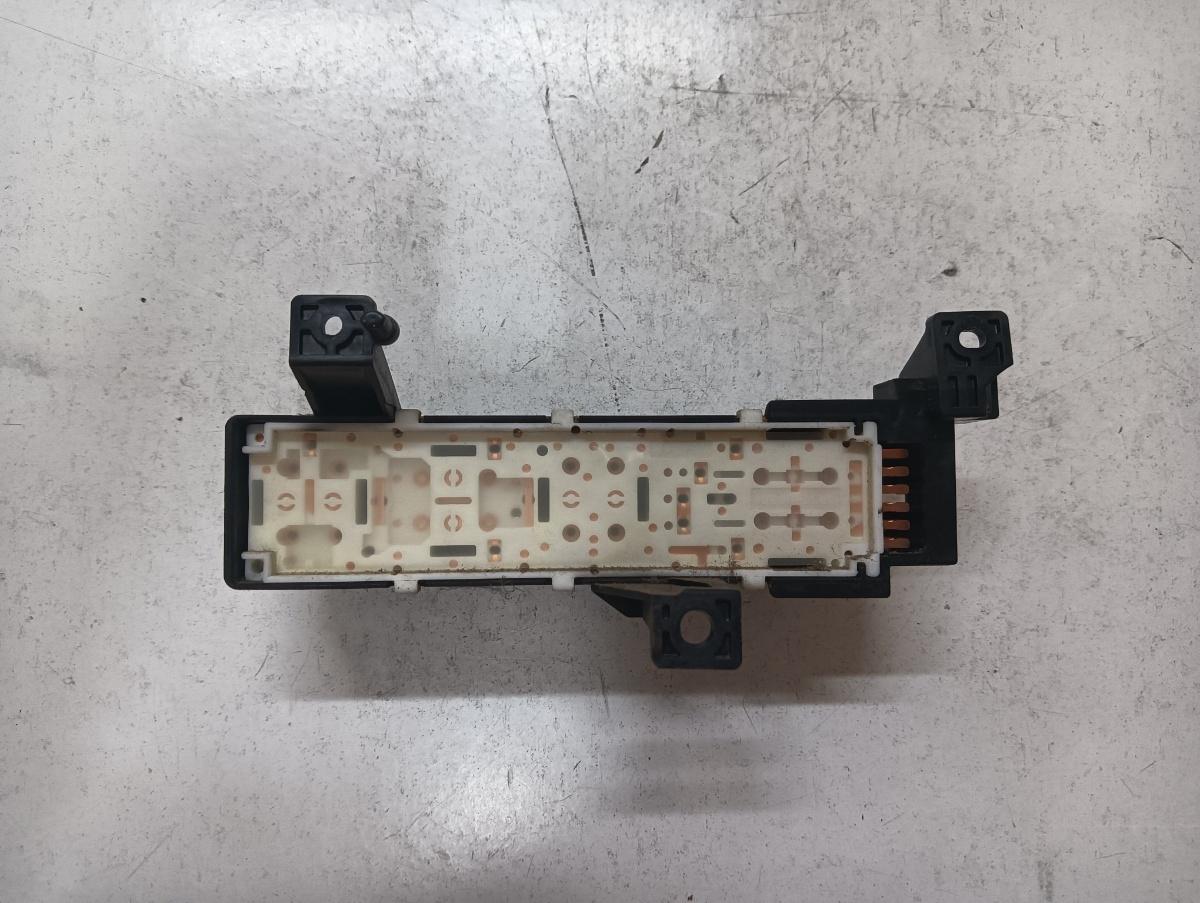 Buton reglaj scaun dreapta fata TOYOTA LAND CRUISER LJ12_, KZJ12_, TRJ12_, KDJ12_, GRJ12_ 2002 - – foto 2