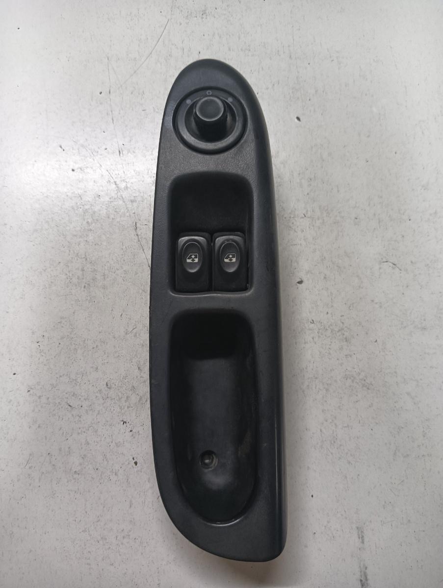 Butoane geamuri electrice stanga fata RENAULT CLIO III BR0/1, CR0/1 2005 - > 7700845735