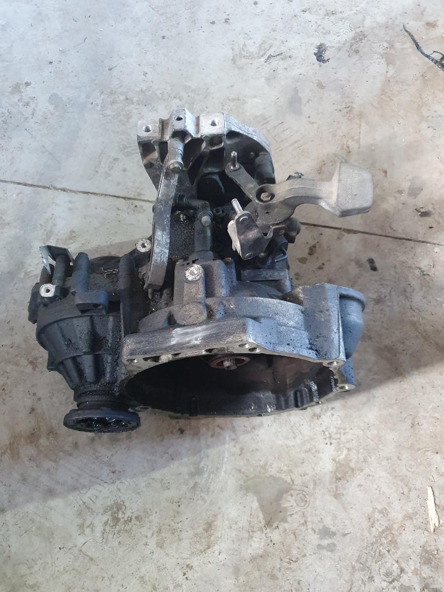 Cutie de viteze cu DEFECT, prindere rupta 5 trepte VOLKSWAGEN GOLF V Variant 1K5 2007 - 2009, Sedan 1.9 TDI BLS, BXE JCR