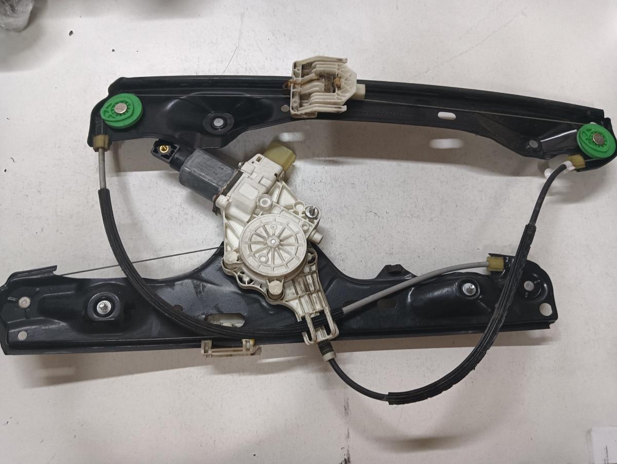 Macara geam electric  dreapta fata BMW 3 V E90 2004 - 2012, BMW X1 I E84 2009 - 2015 6927028 6927028