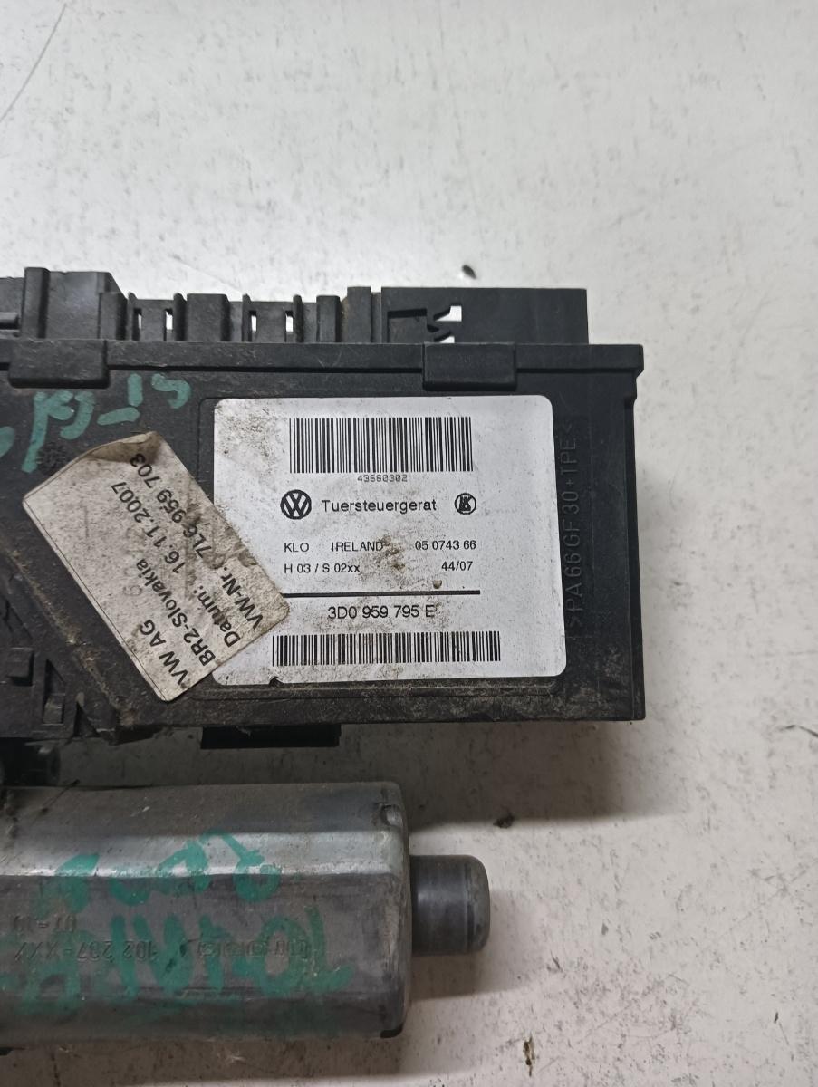 Motoras geam pivotant stanga spate VOLKSWAGEN TOUAREG 7LA, 7L6, 7L7 2002 - 2013 3d0959795e – foto 2