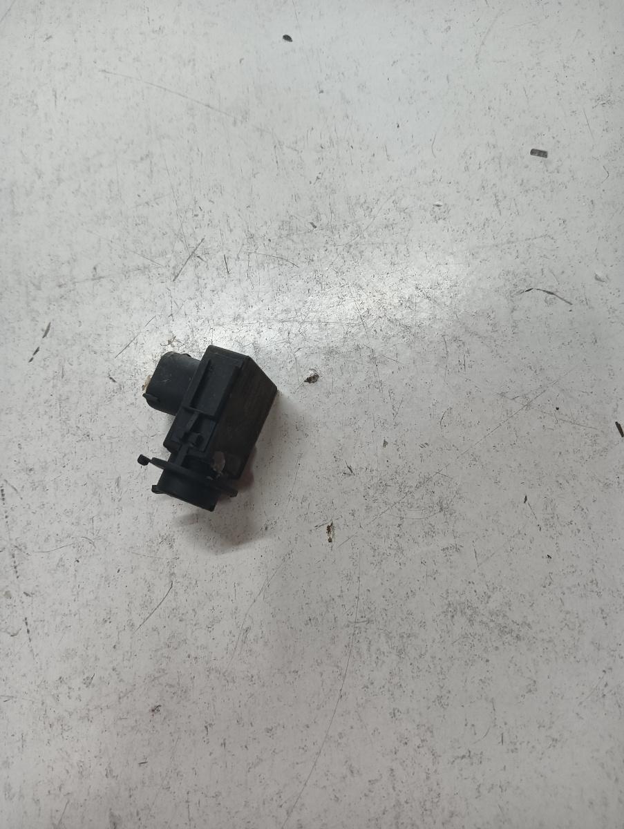 Senzor temperatura  VOLKSWAGEN TOUAREG 7LA, 7L6, 7L7 2002 - 2013 4b0907559a