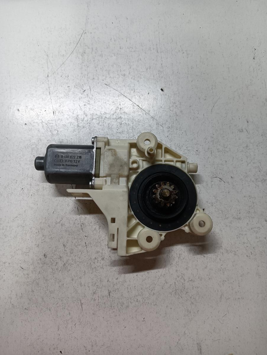 Motoras geam pivotant dreapta fata FORD FOCUS II DA_, HCP, DP 2004 - 2013 0130822216