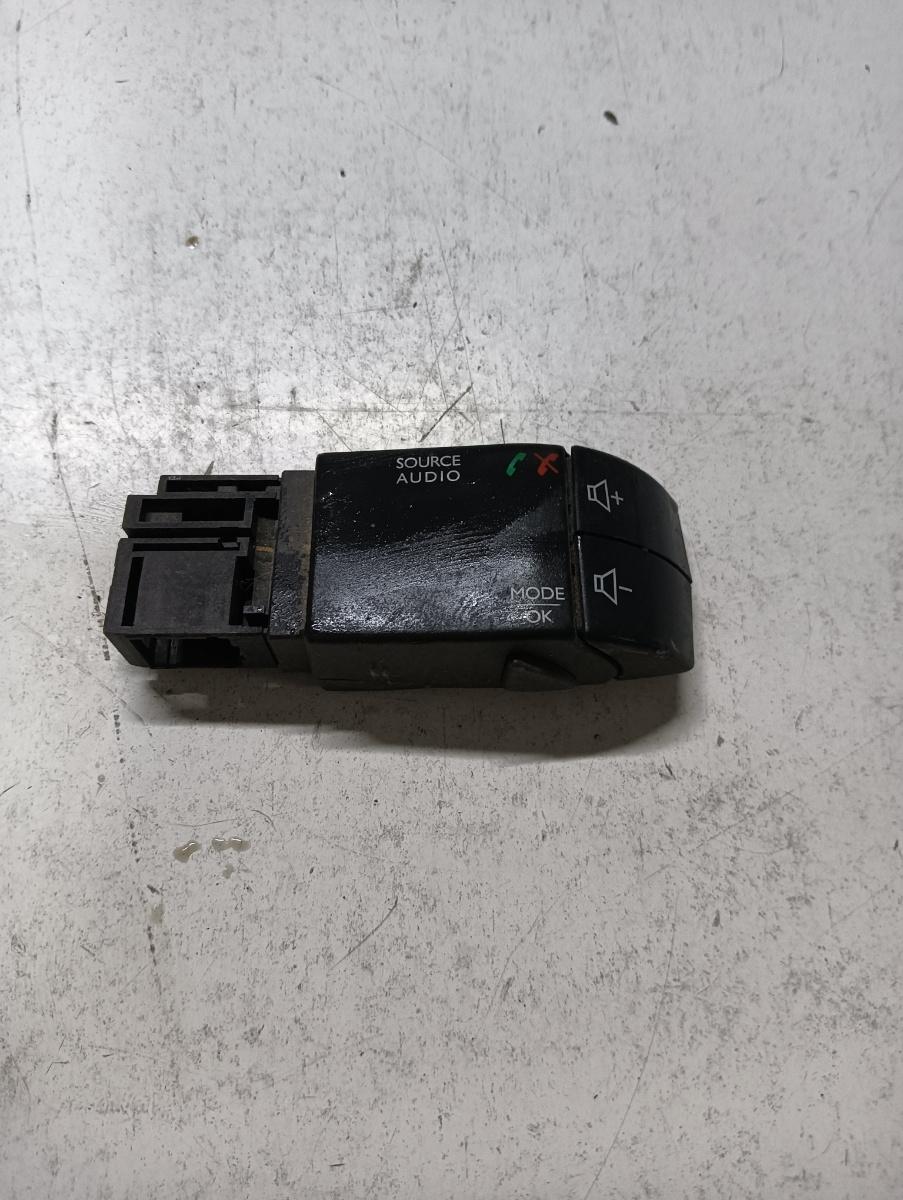 Control multimedia volan DACIA DUSTER 2010 - >