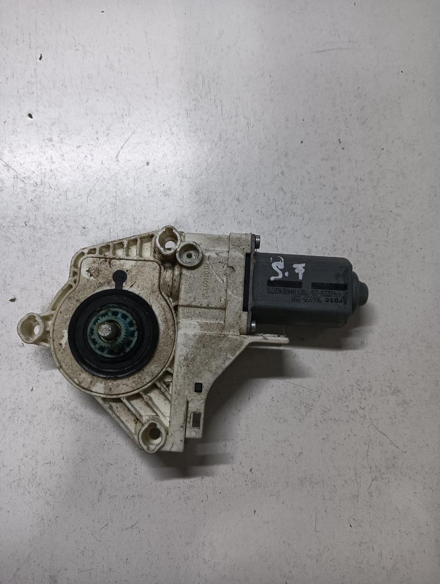 Motoras geam pivotant stanga fata AUDI A4 IV 8K2, B8 2007 - 2015 966935200