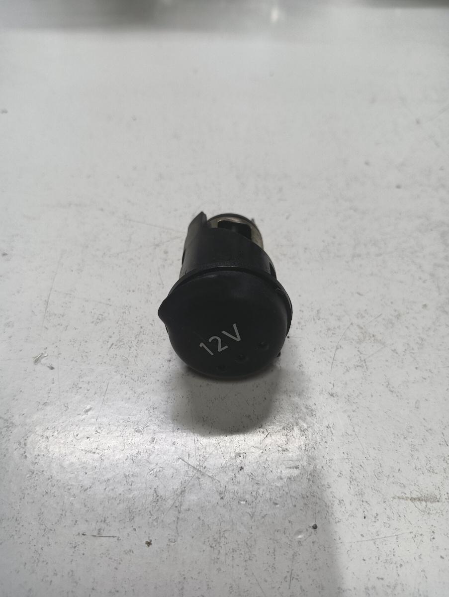 Priza 12 V (fata) NISSAN QASHQAI / QASHQAI +2 I J10, JJ10 2006 - 2014 dCi 4x4 M1D, M9R