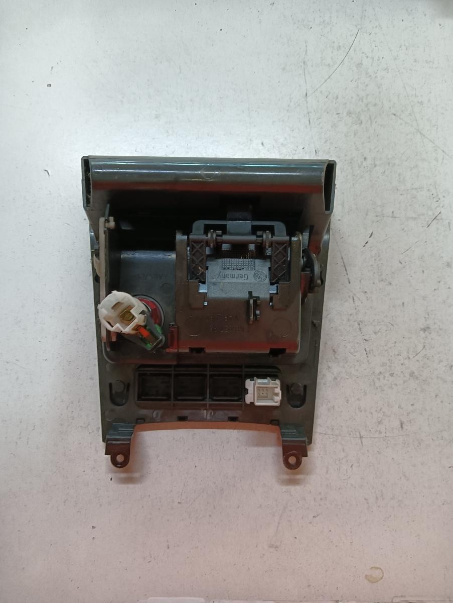 Scrumiera (fata) VOLKSWAGEN GOLF V 1K1 2003 - 2009 – foto 2