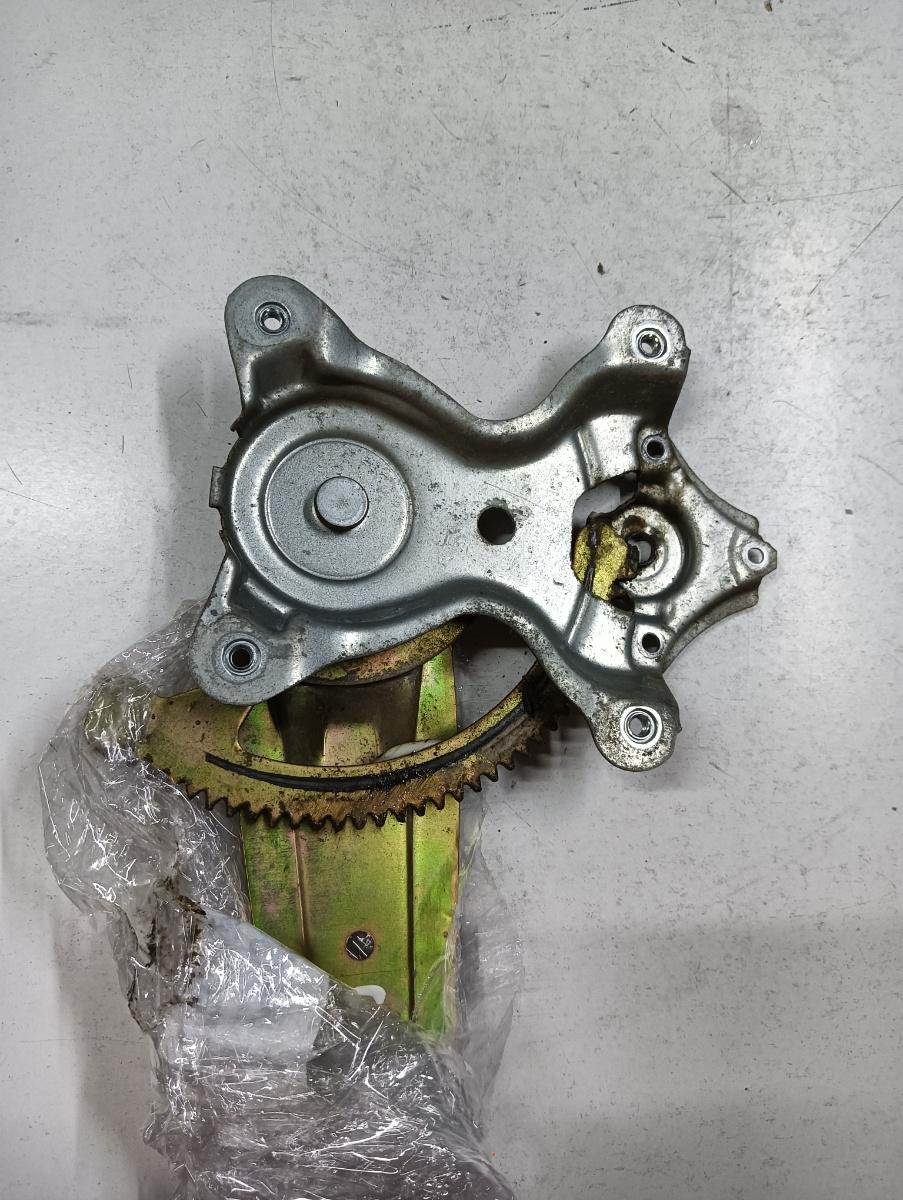 Macara geam electric stanga spate TOYOTA LAND CRUISER J120 2004> OEM 8571058010