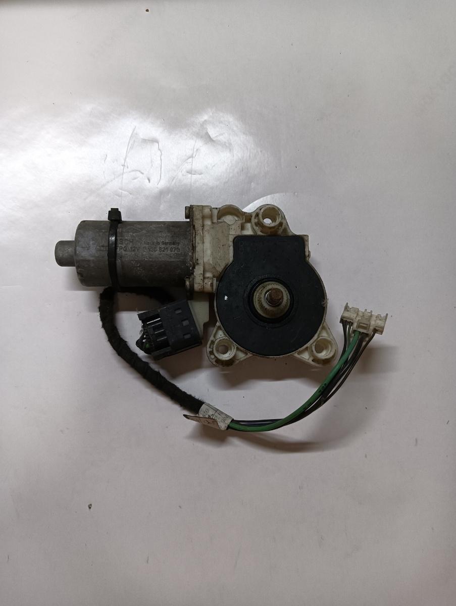 Motoras geam pivotant stanga fata MERCEDES-BENZ E-CLASS W211 2002 - 2009 0130821970