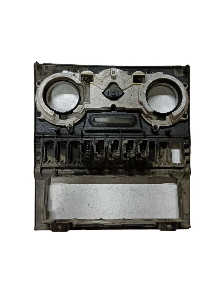 Ornament consola centrala /buton avarie/asr IVECO DAILY IV Box Body / Estate 2006 - 2012 – foto 2