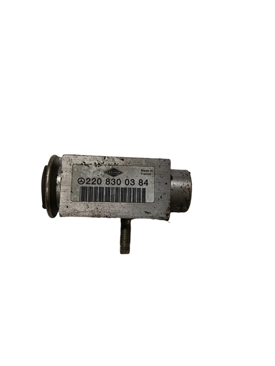 Supapa ralanti (regulator) MERCEDES-BENZ A-CLASS II W169 2004 - 2012, MERCEDES-BENZ C-CLASS II W203  2000 - 2007 2208300384