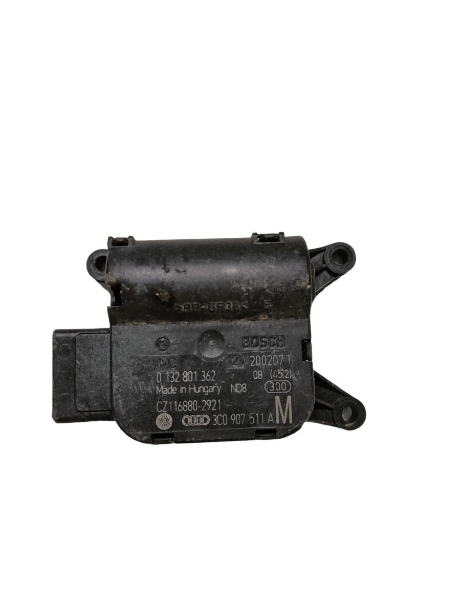 Actuator/motoras clapeta aer AC VOLKSWAGEN GOLF VI 5K1 2008 - 2013 0132801362