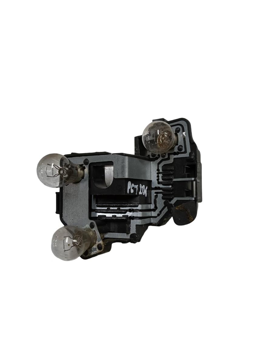 Soclu stop dreapta spate PEUGEOT 206 Hatchback 2A/C 1998 -> 1.6 NFU (TU5JP4)