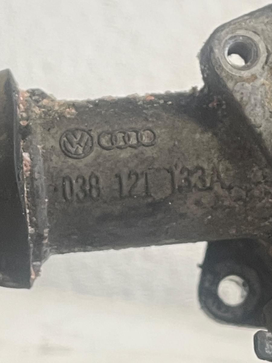 Flansa lichid racire(apa) AUDI A4 II 8E2, B6 2000 - 2005 1.9 TDI AVF, AWX VAG 038121133A – foto 2
