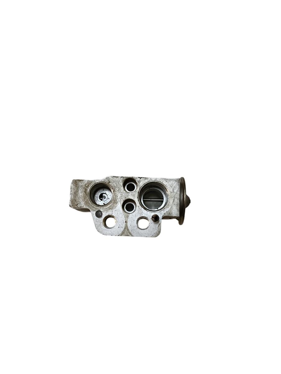 Supapa ralanti (regulator) VOLKSWAGEN PASSAT 3C2 2005 - 2010, VOLKSWAGEN GOLF VI 5K1 2008 - 2013 VAG 1k0820679